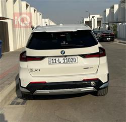 بی ئێم دەبڵیو X1